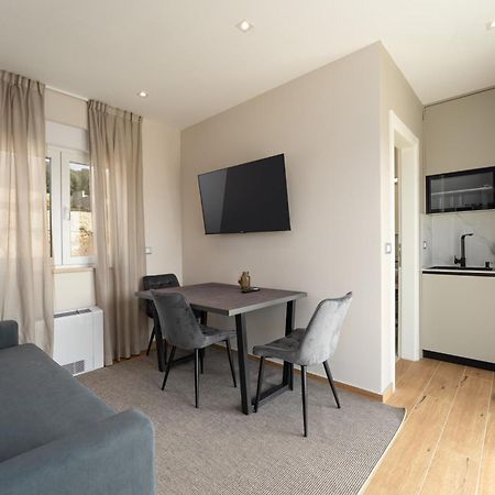 Larum Apartmens เวอร์ซาร์ ภายนอก รูปภาพ