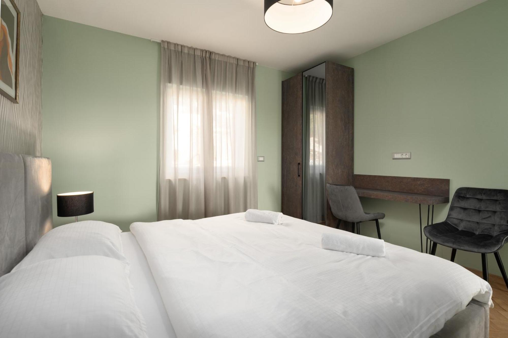 Larum Apartmens เวอร์ซาร์ ภายนอก รูปภาพ