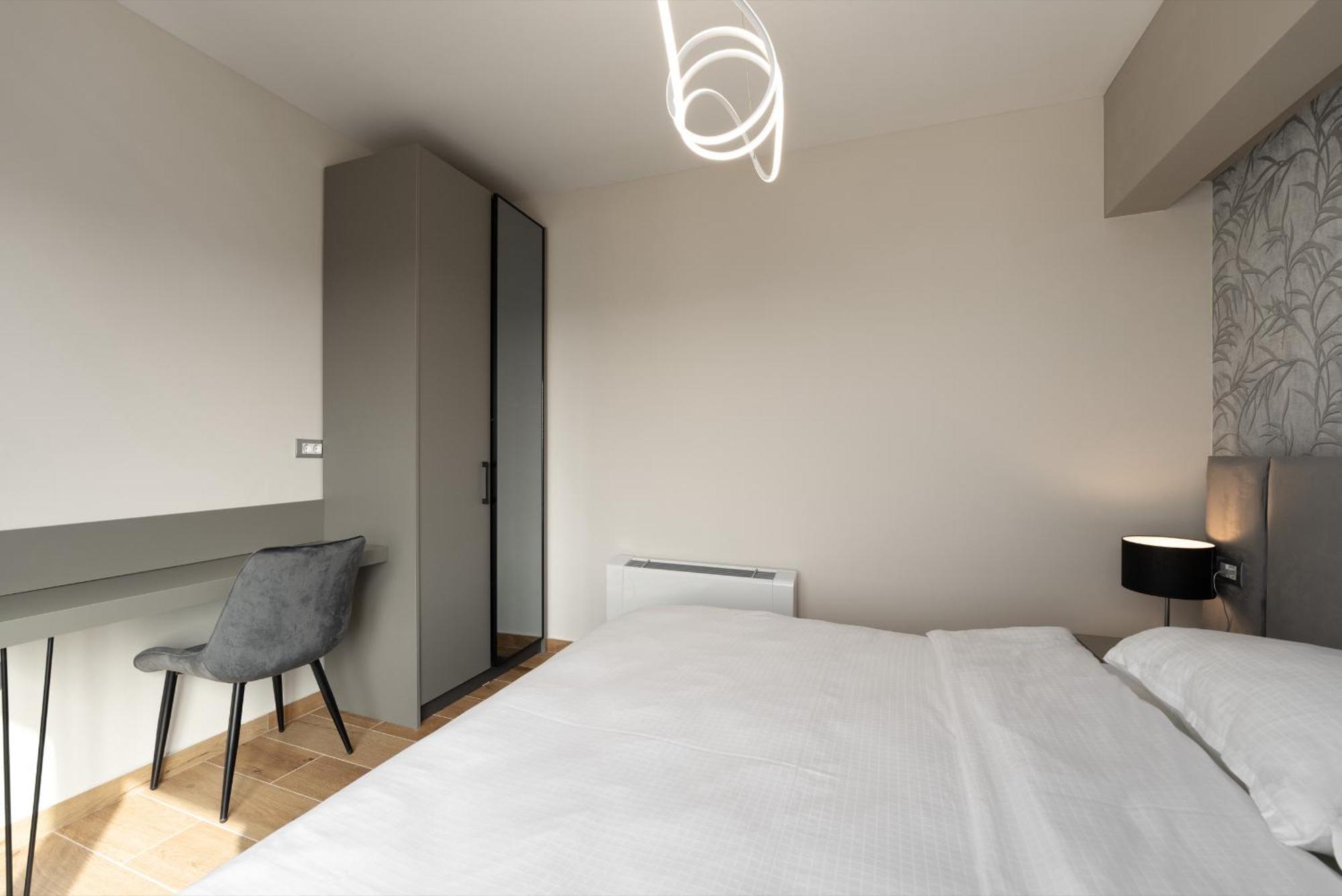 Larum Apartmens เวอร์ซาร์ ภายนอก รูปภาพ