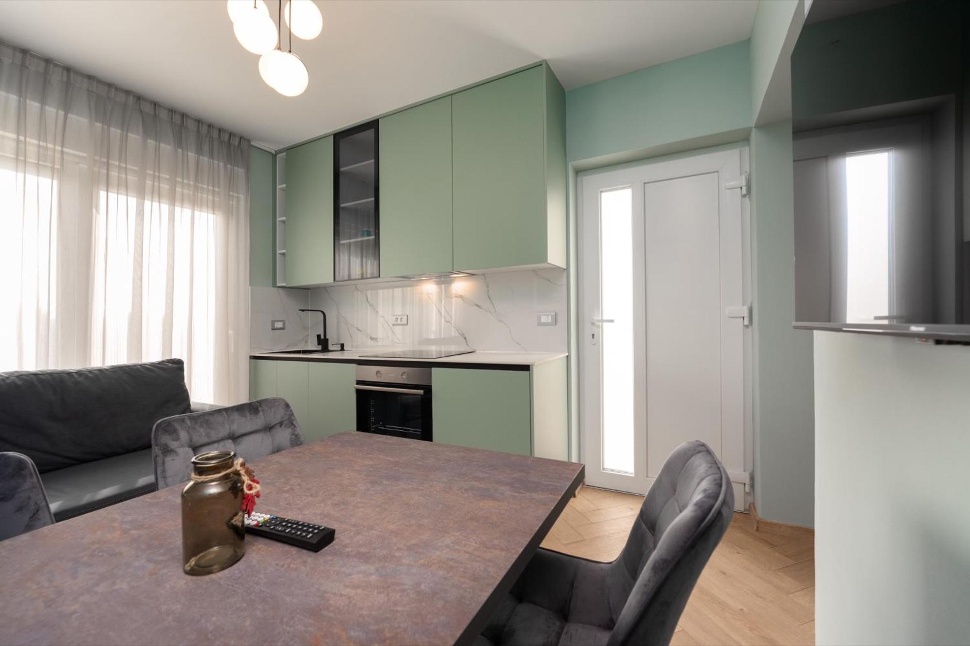 Larum Apartmens เวอร์ซาร์ ภายนอก รูปภาพ