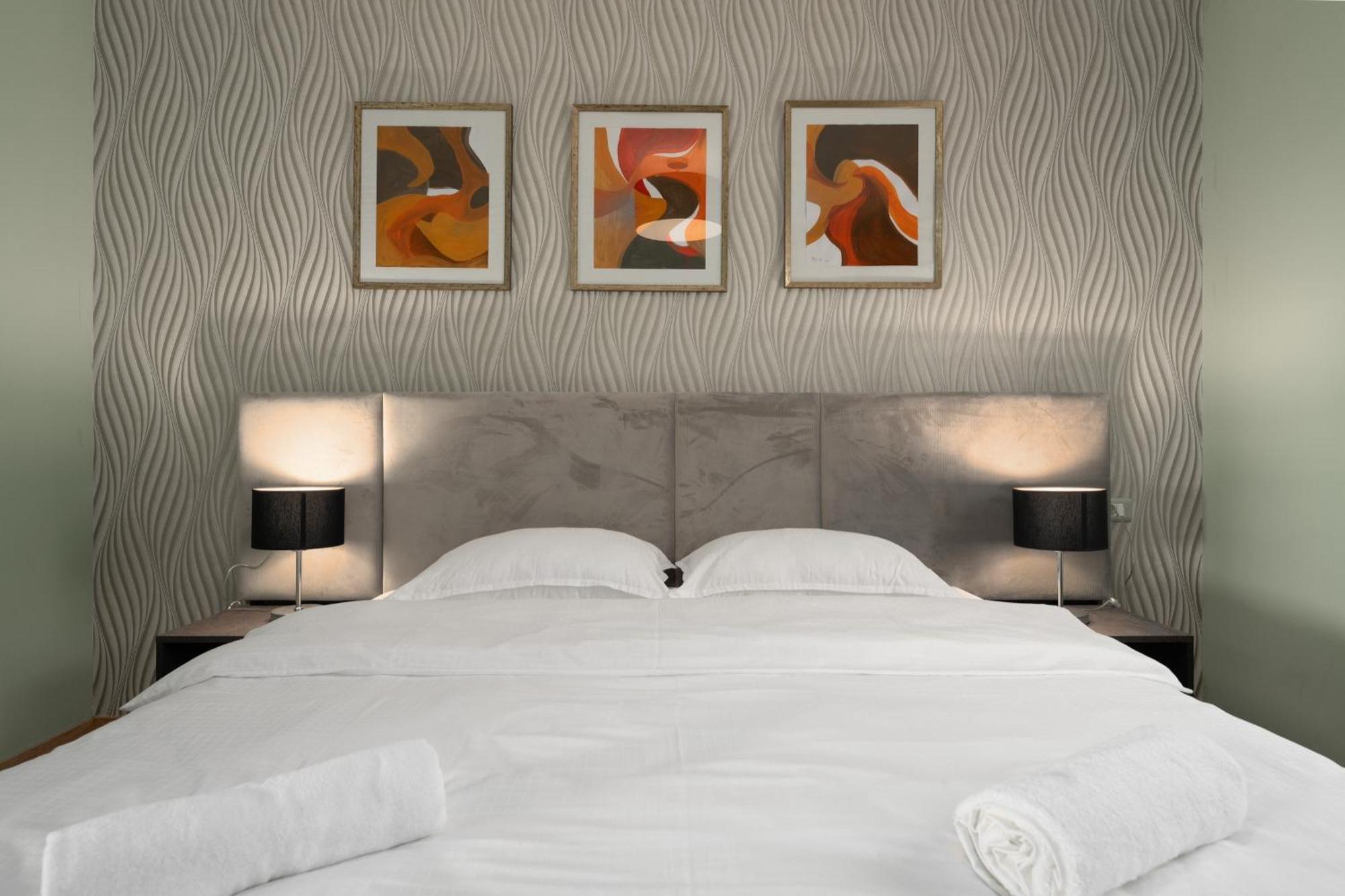 Larum Apartmens เวอร์ซาร์ ภายนอก รูปภาพ
