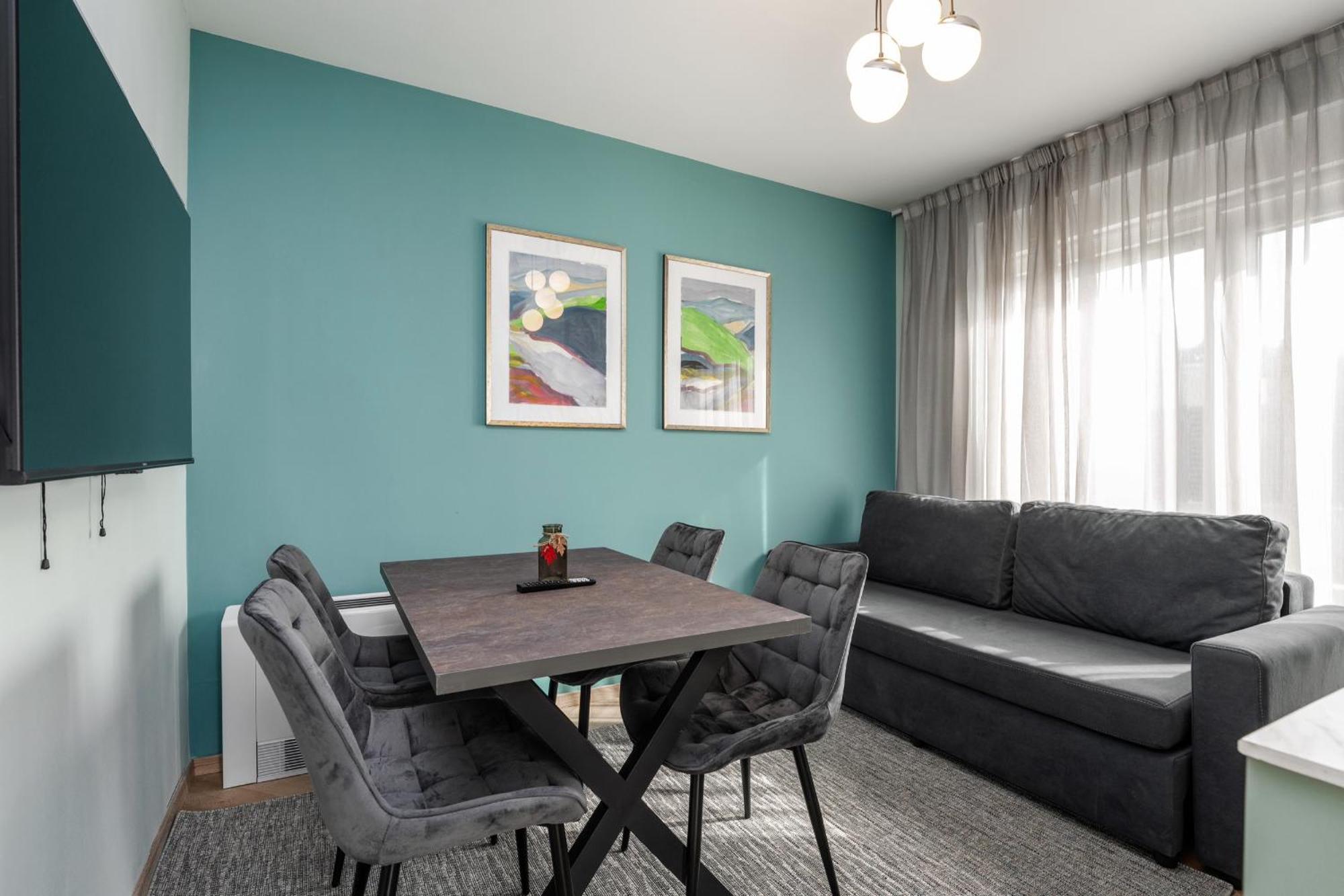 Larum Apartmens เวอร์ซาร์ ภายนอก รูปภาพ