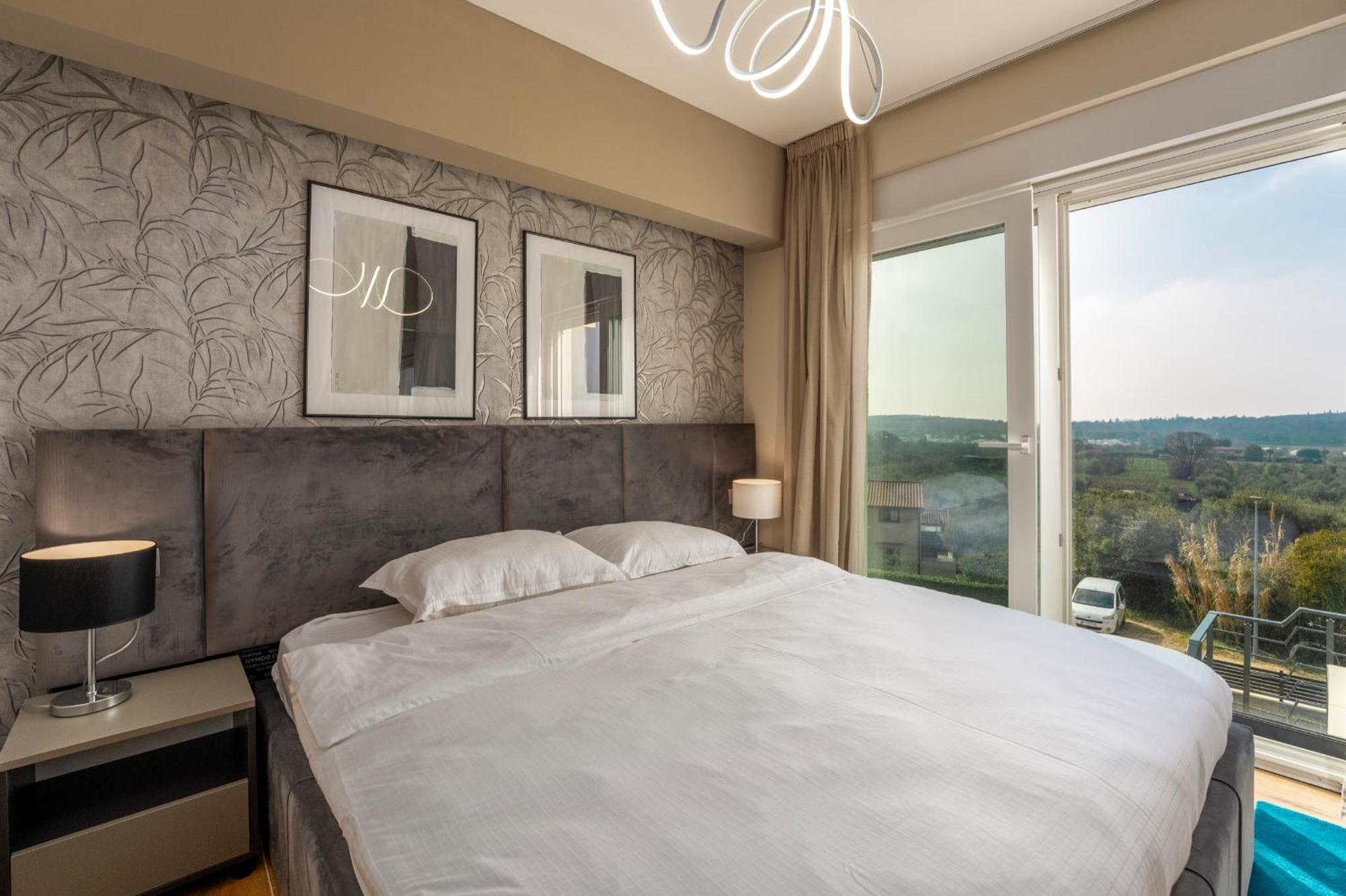Larum Apartmens เวอร์ซาร์ ภายนอก รูปภาพ