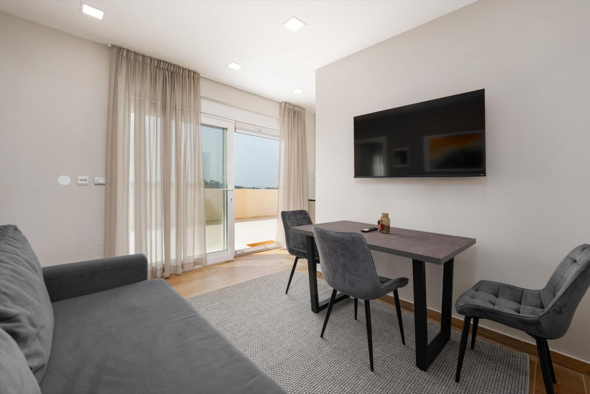 Larum Apartmens เวอร์ซาร์ ภายนอก รูปภาพ