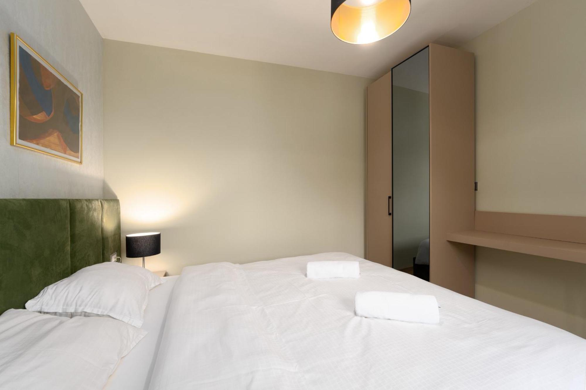 Larum Apartmens เวอร์ซาร์ ภายนอก รูปภาพ