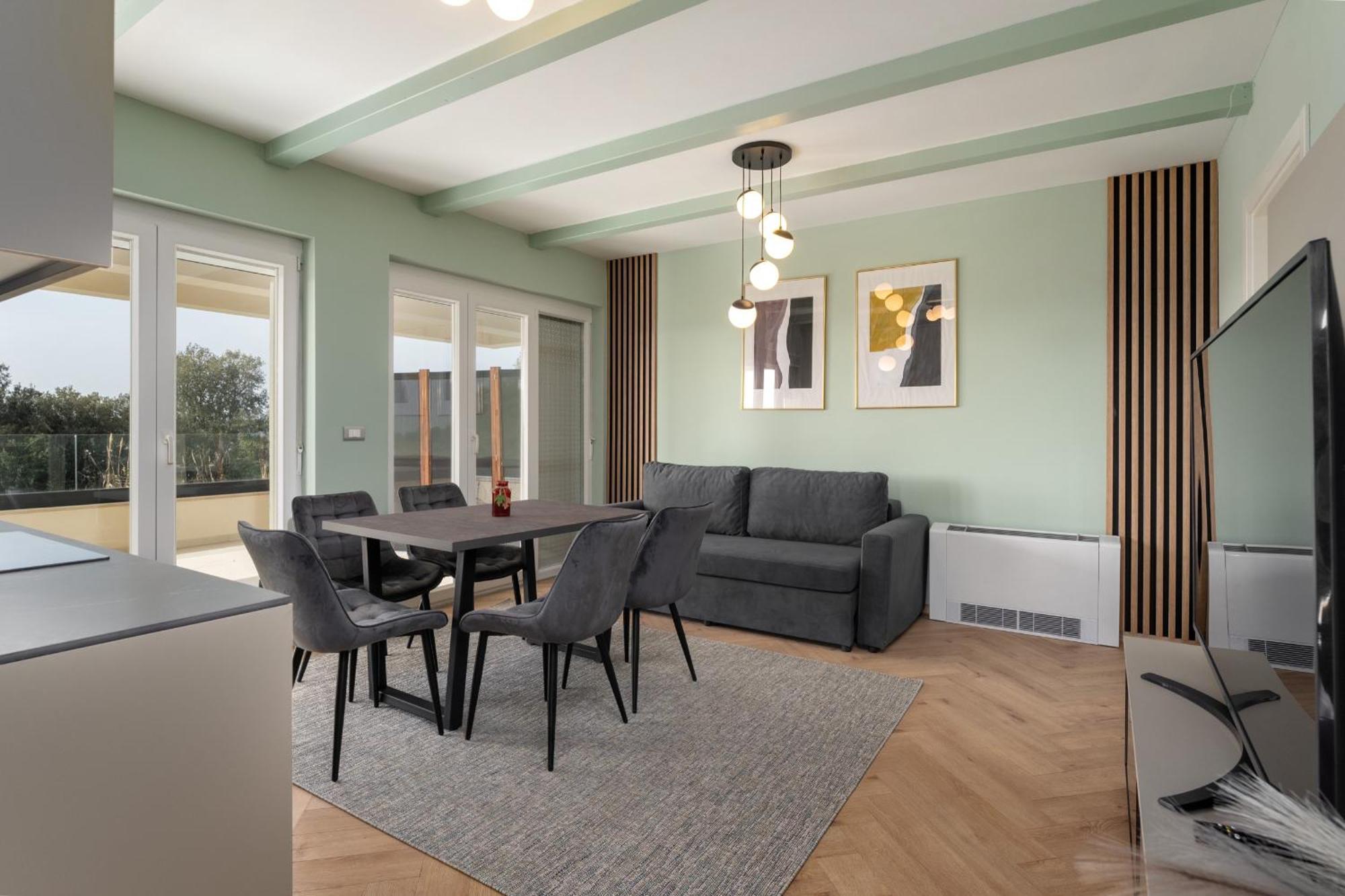 Larum Apartmens เวอร์ซาร์ ภายนอก รูปภาพ