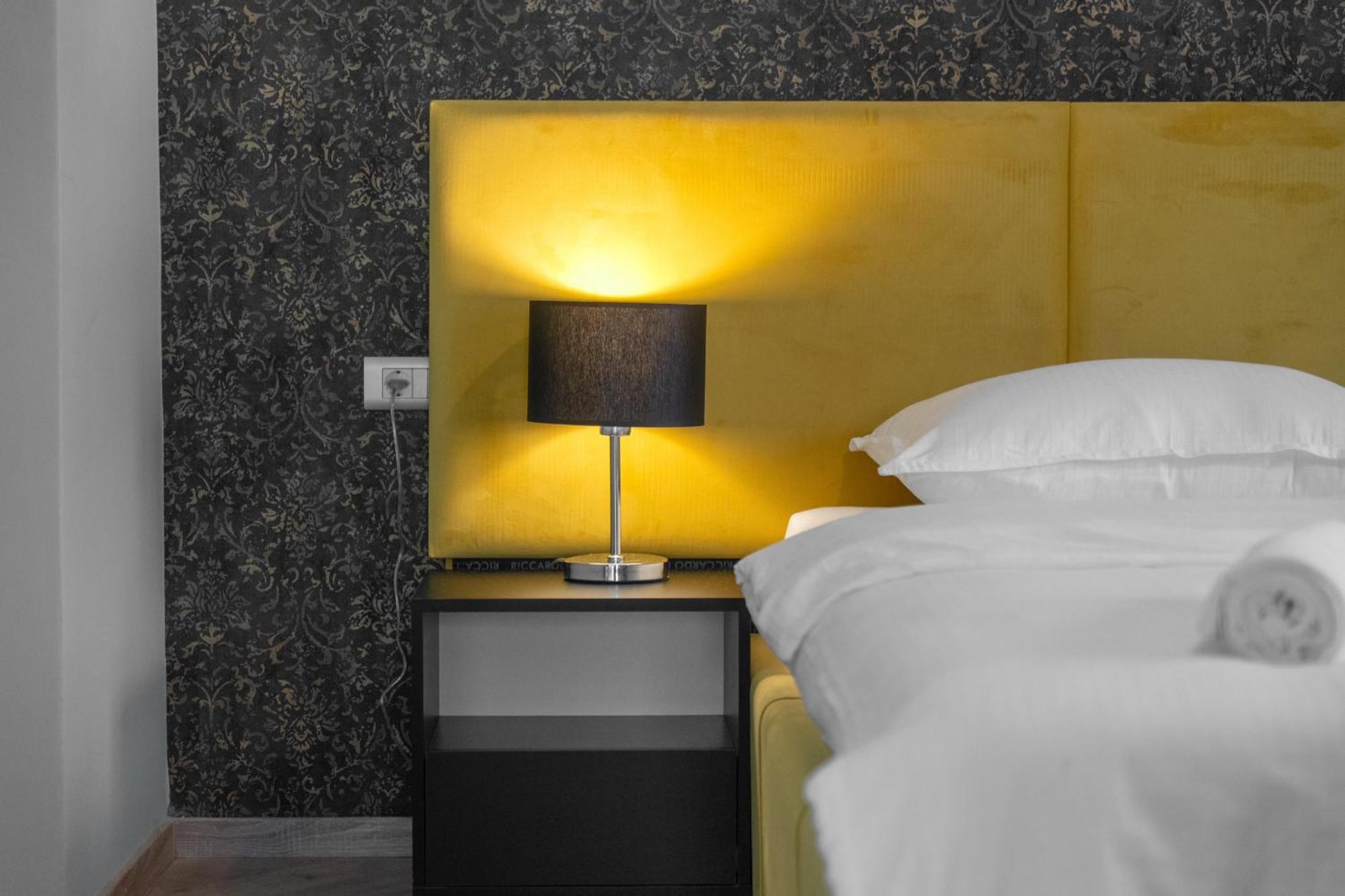 Larum Apartmens เวอร์ซาร์ ภายนอก รูปภาพ