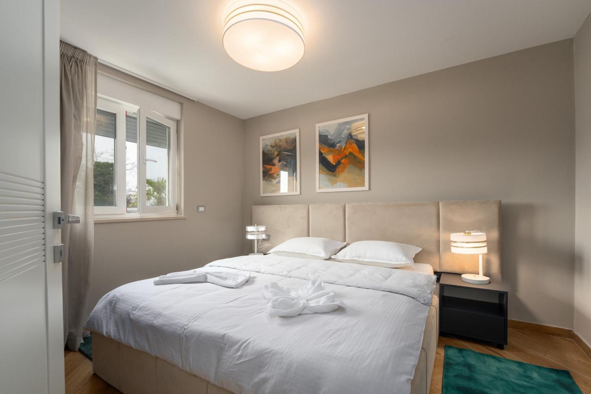 Larum Apartmens เวอร์ซาร์ ภายนอก รูปภาพ