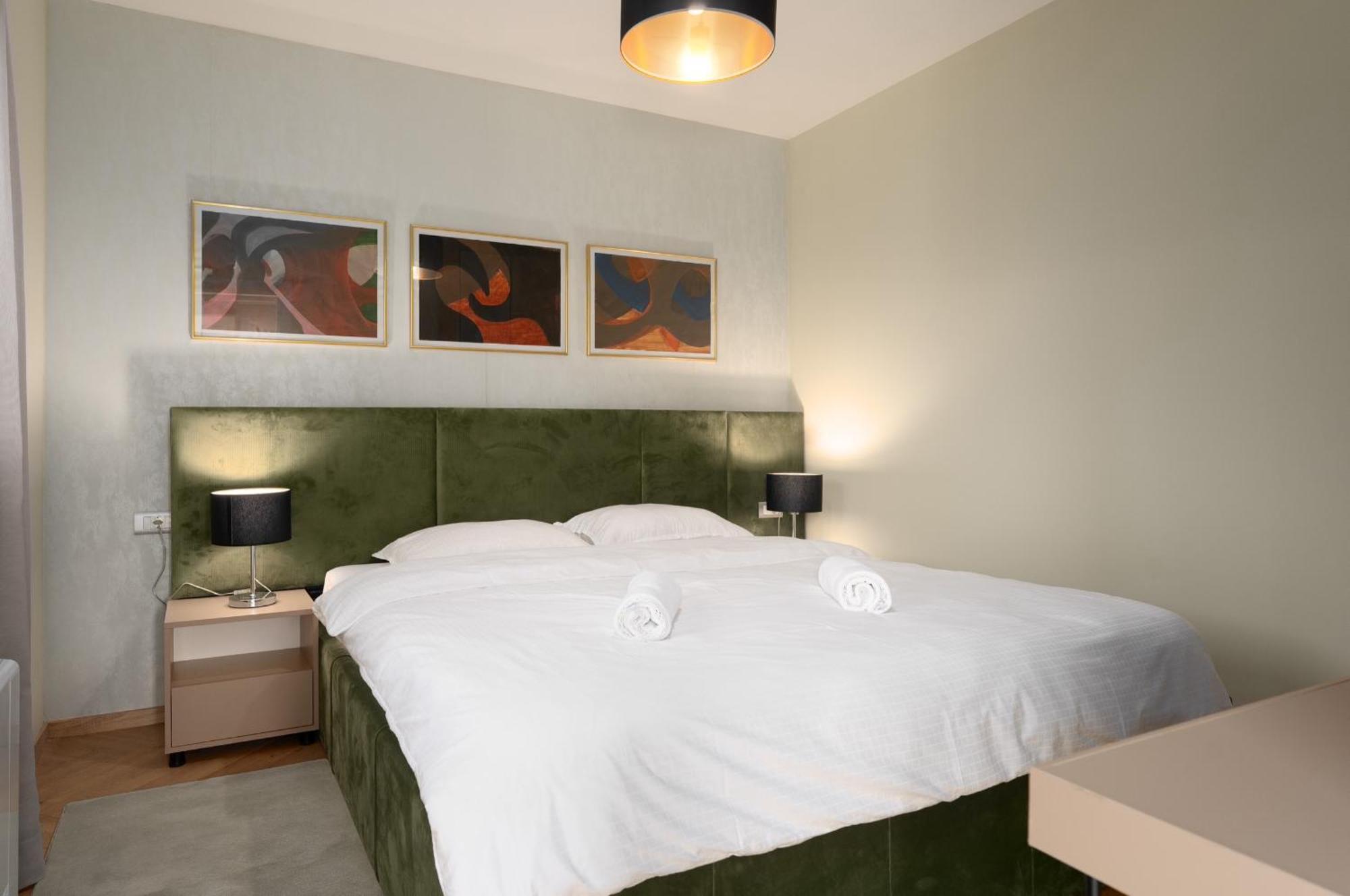 Larum Apartmens เวอร์ซาร์ ภายนอก รูปภาพ