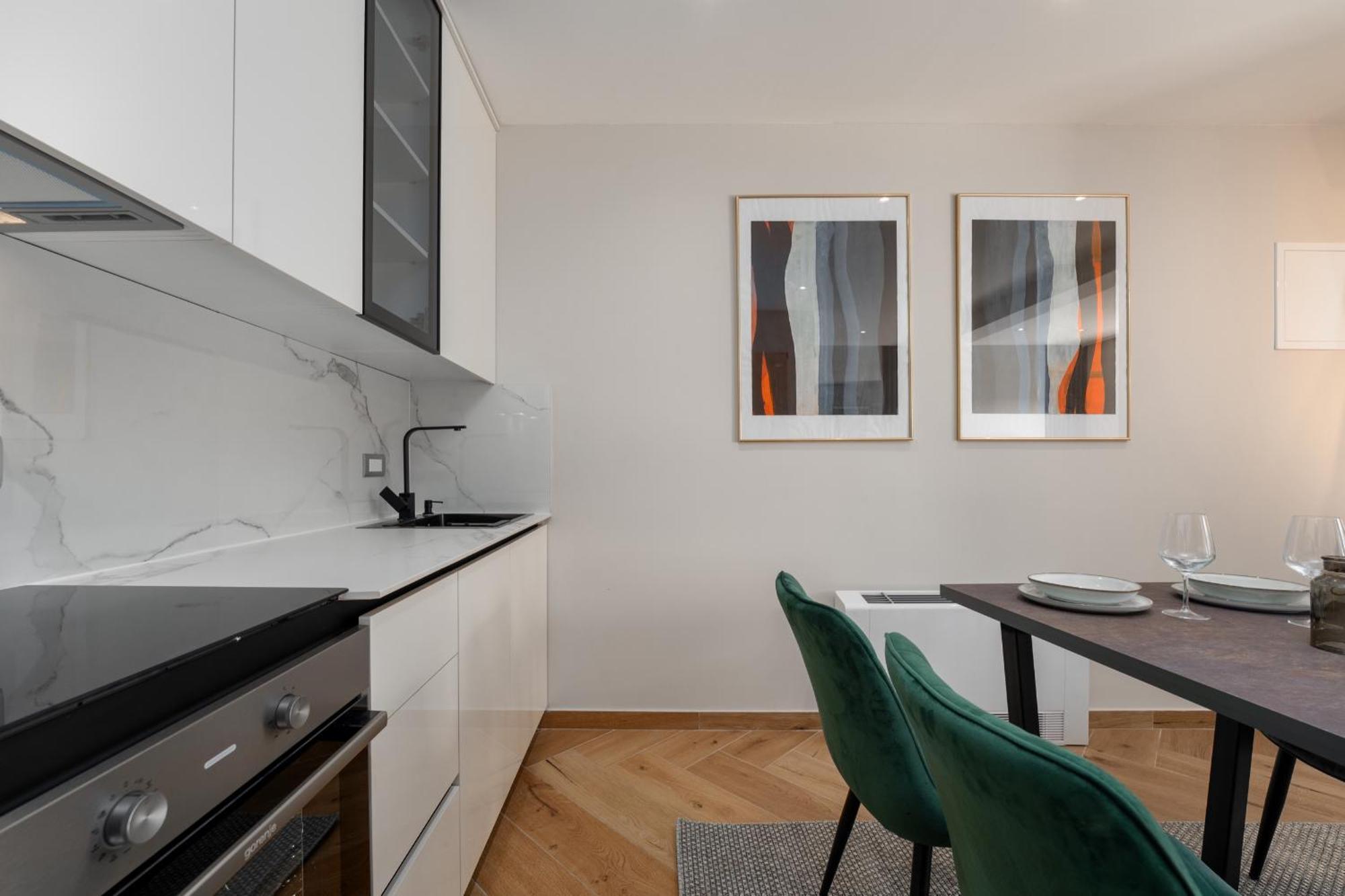 Larum Apartmens เวอร์ซาร์ ภายนอก รูปภาพ