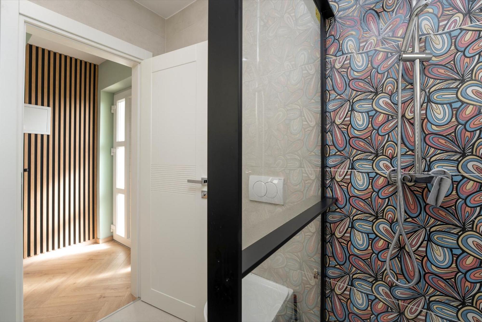 Larum Apartmens เวอร์ซาร์ ภายนอก รูปภาพ