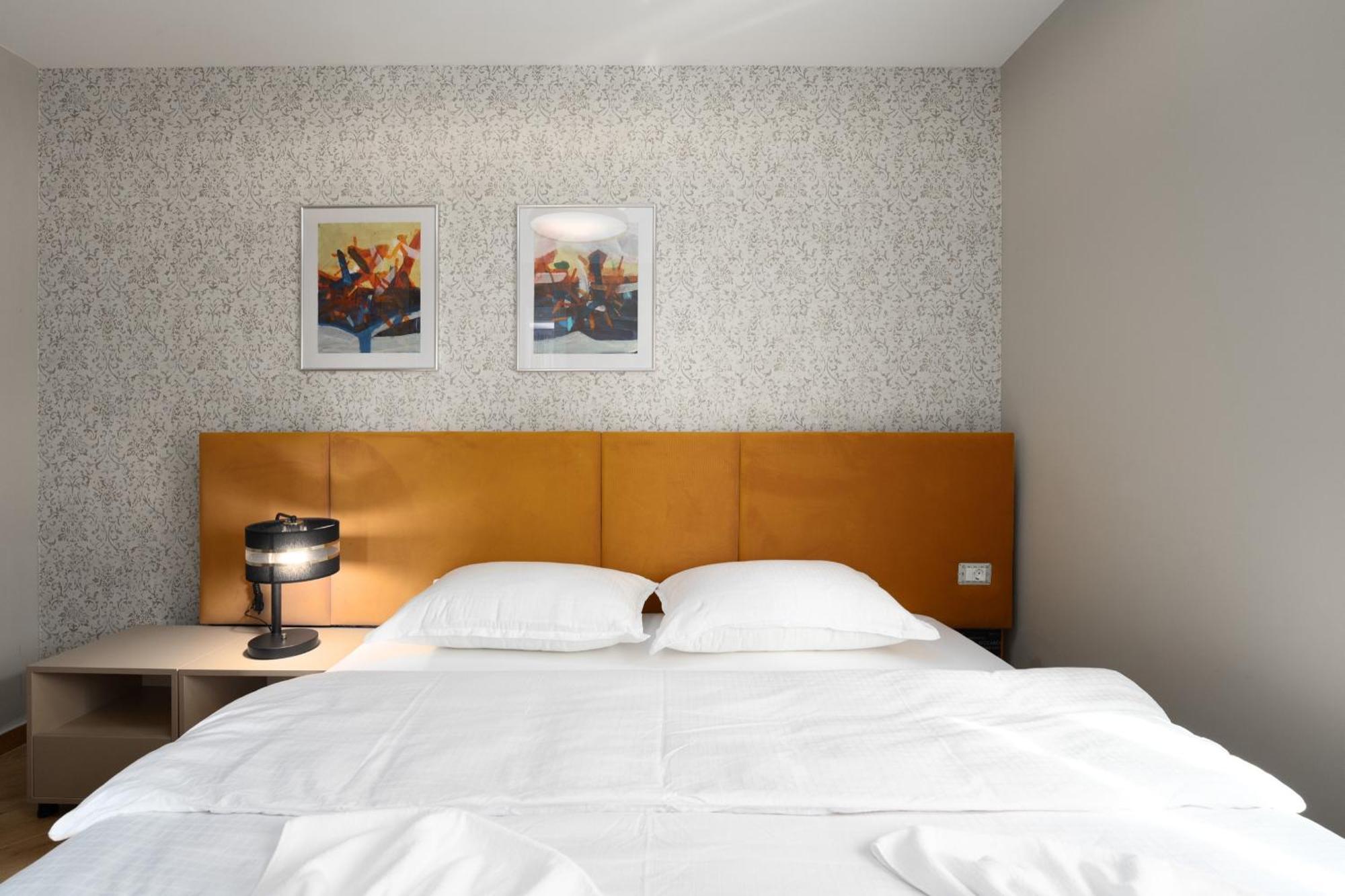 Larum Apartmens เวอร์ซาร์ ภายนอก รูปภาพ