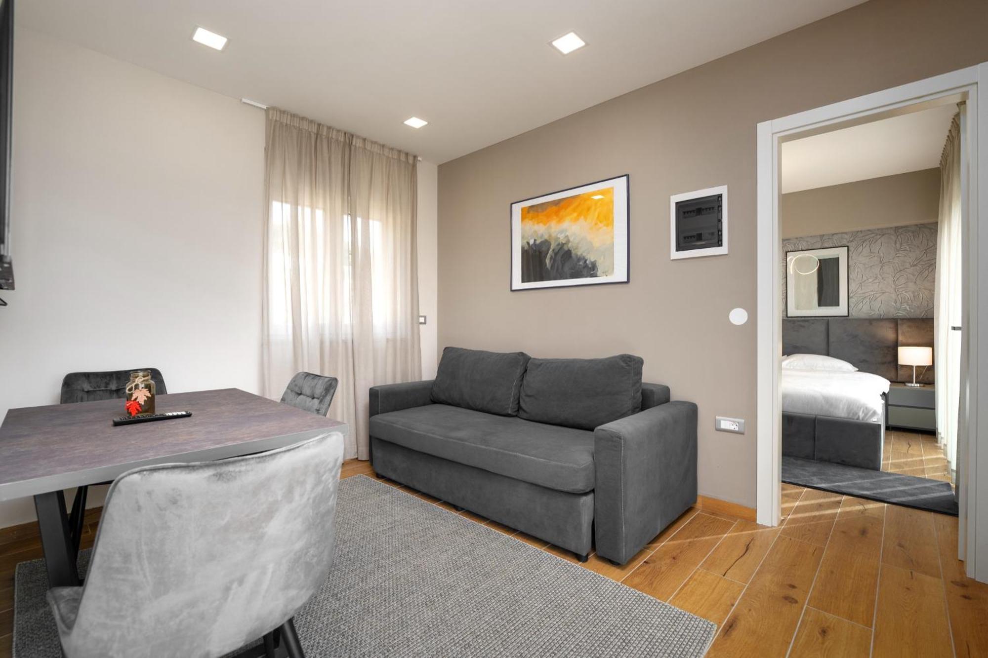 Larum Apartmens เวอร์ซาร์ ภายนอก รูปภาพ