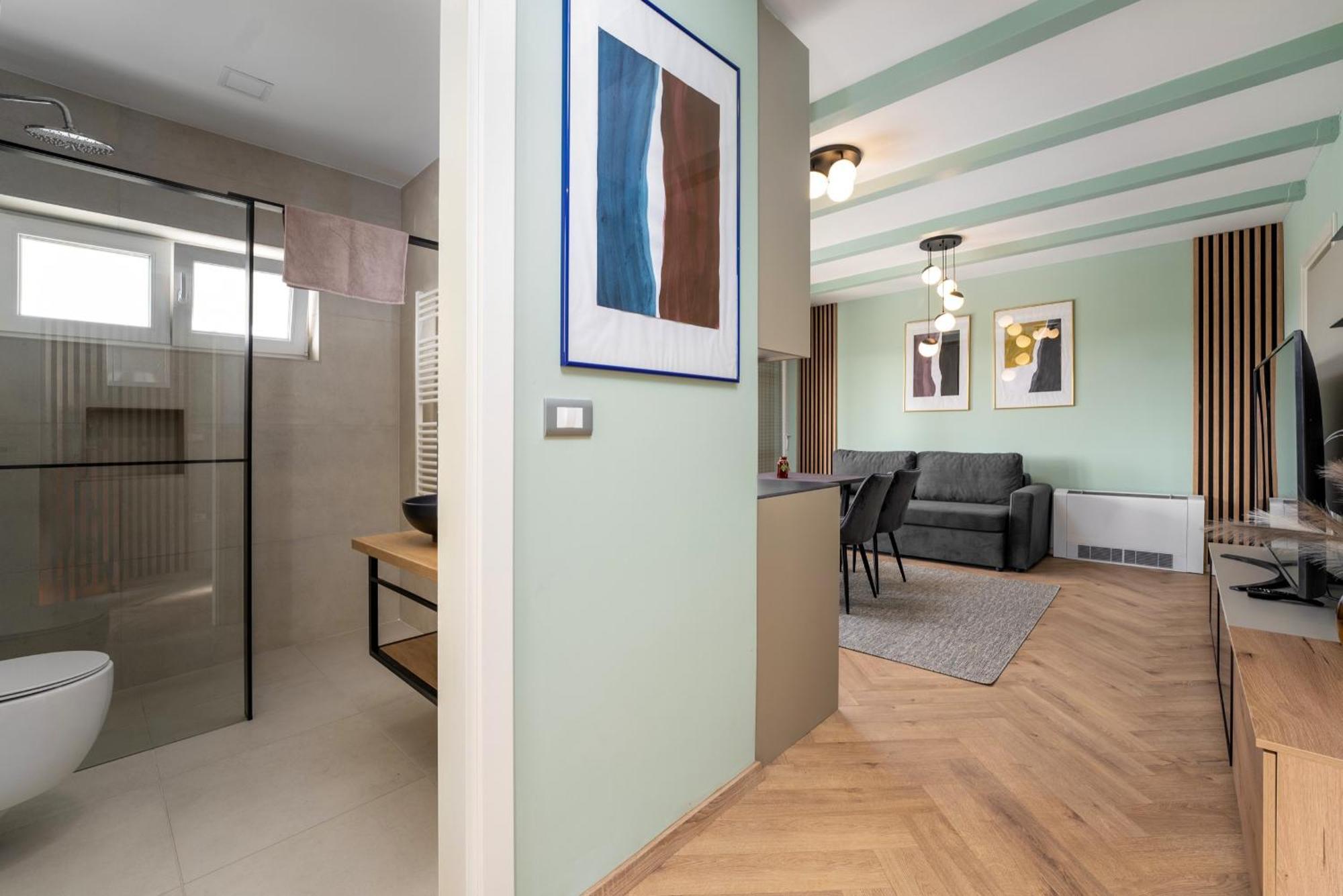 Larum Apartmens เวอร์ซาร์ ภายนอก รูปภาพ