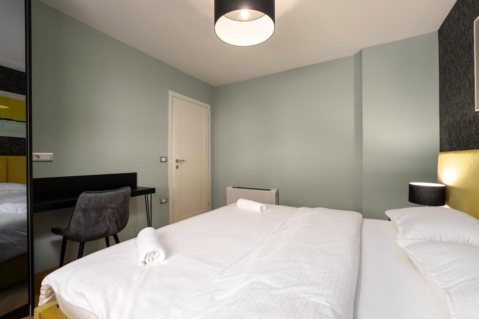 Larum Apartmens เวอร์ซาร์ ภายนอก รูปภาพ