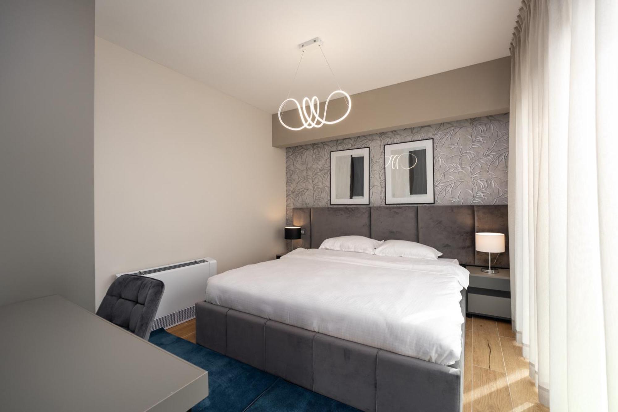 Larum Apartmens เวอร์ซาร์ ภายนอก รูปภาพ
