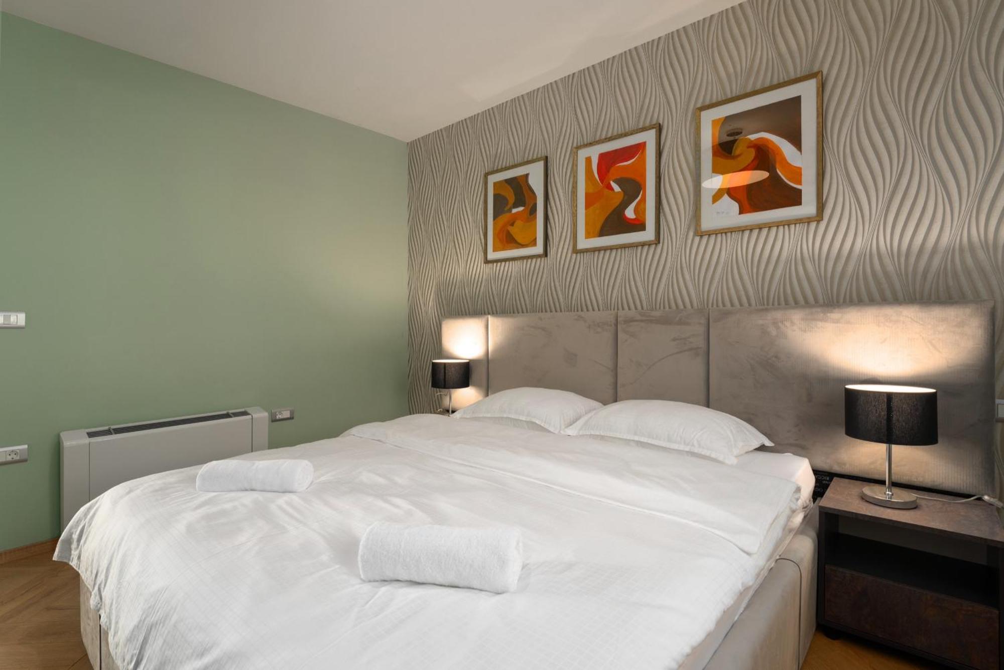 Larum Apartmens เวอร์ซาร์ ภายนอก รูปภาพ