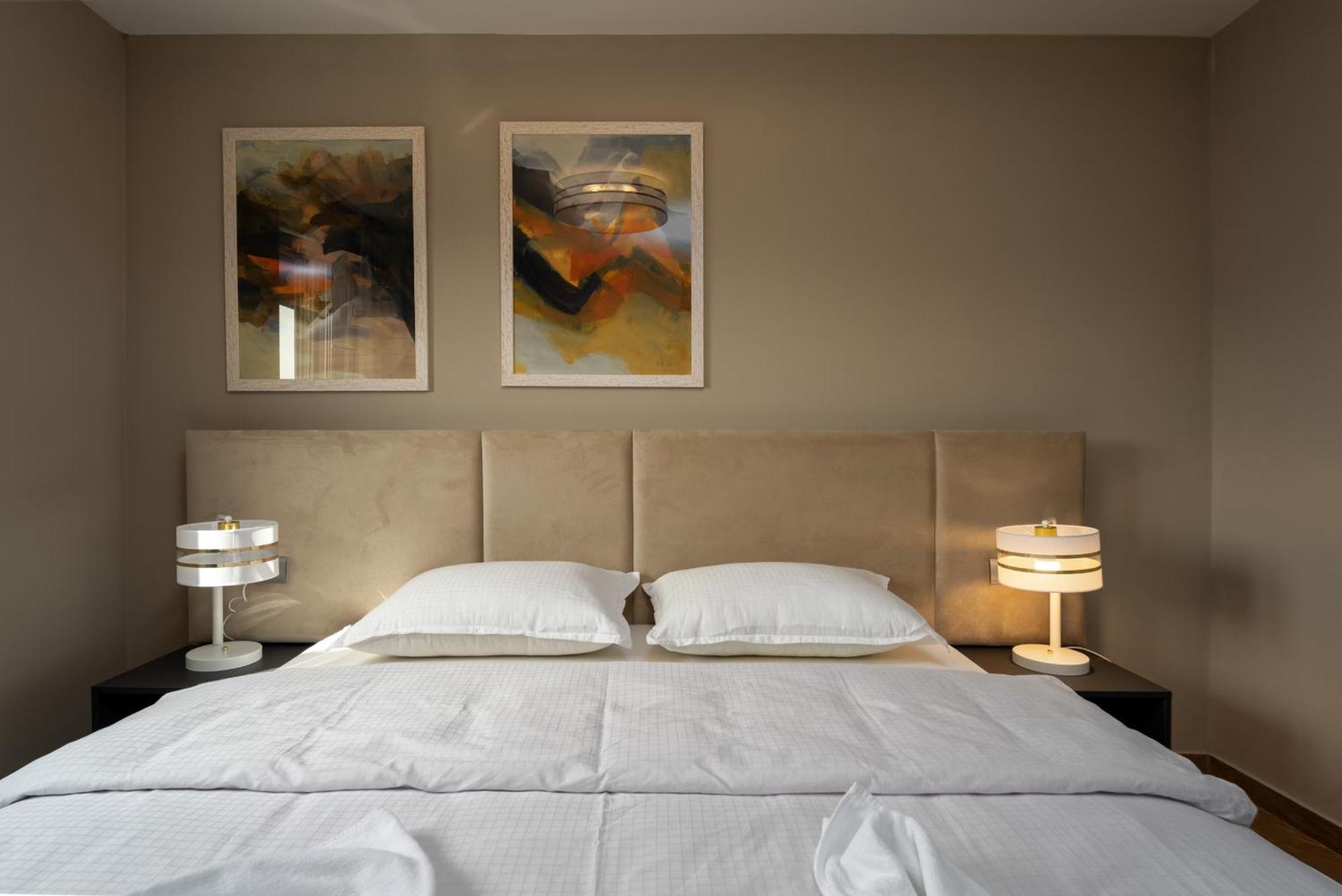 Larum Apartmens เวอร์ซาร์ ภายนอก รูปภาพ