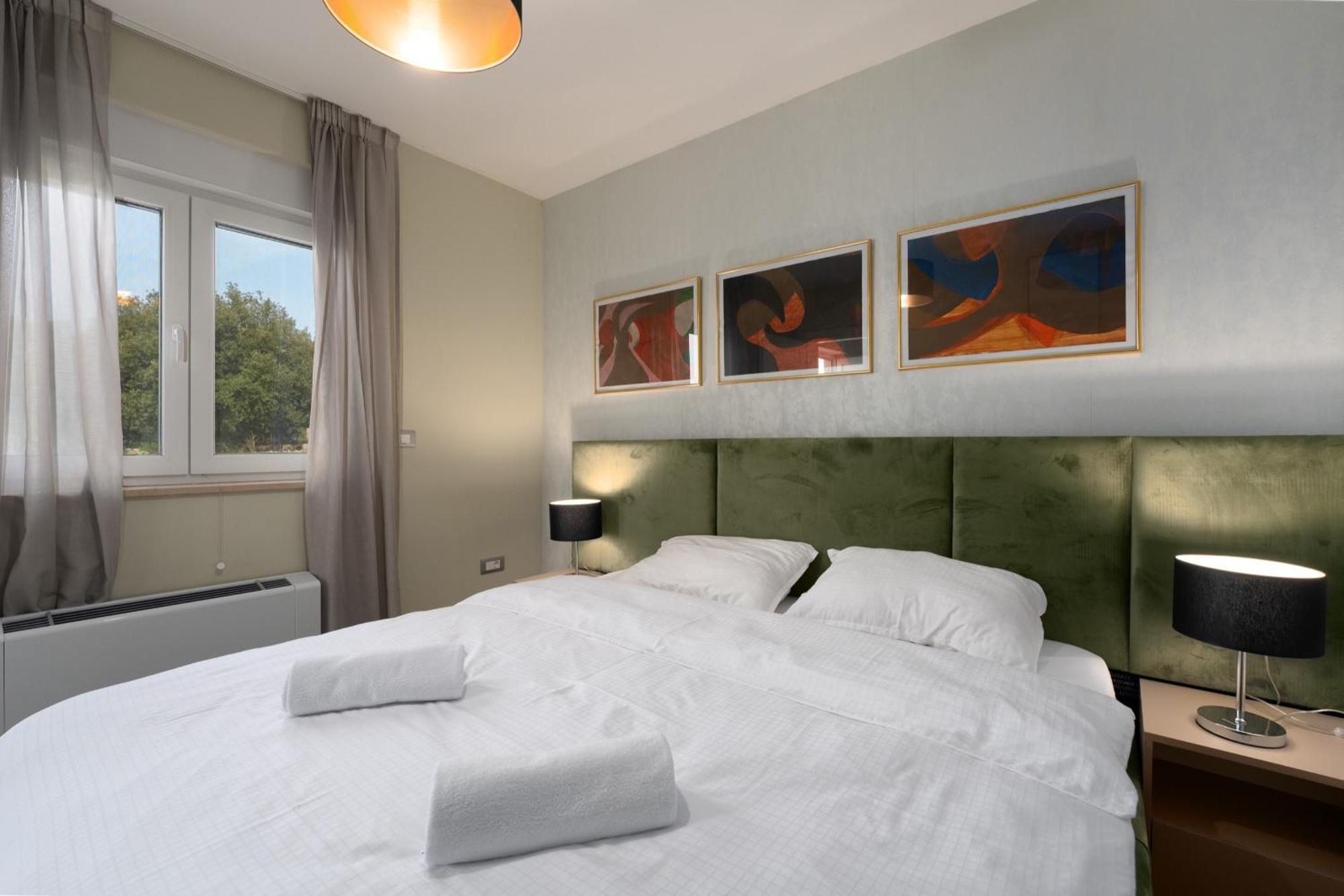 Larum Apartmens เวอร์ซาร์ ภายนอก รูปภาพ