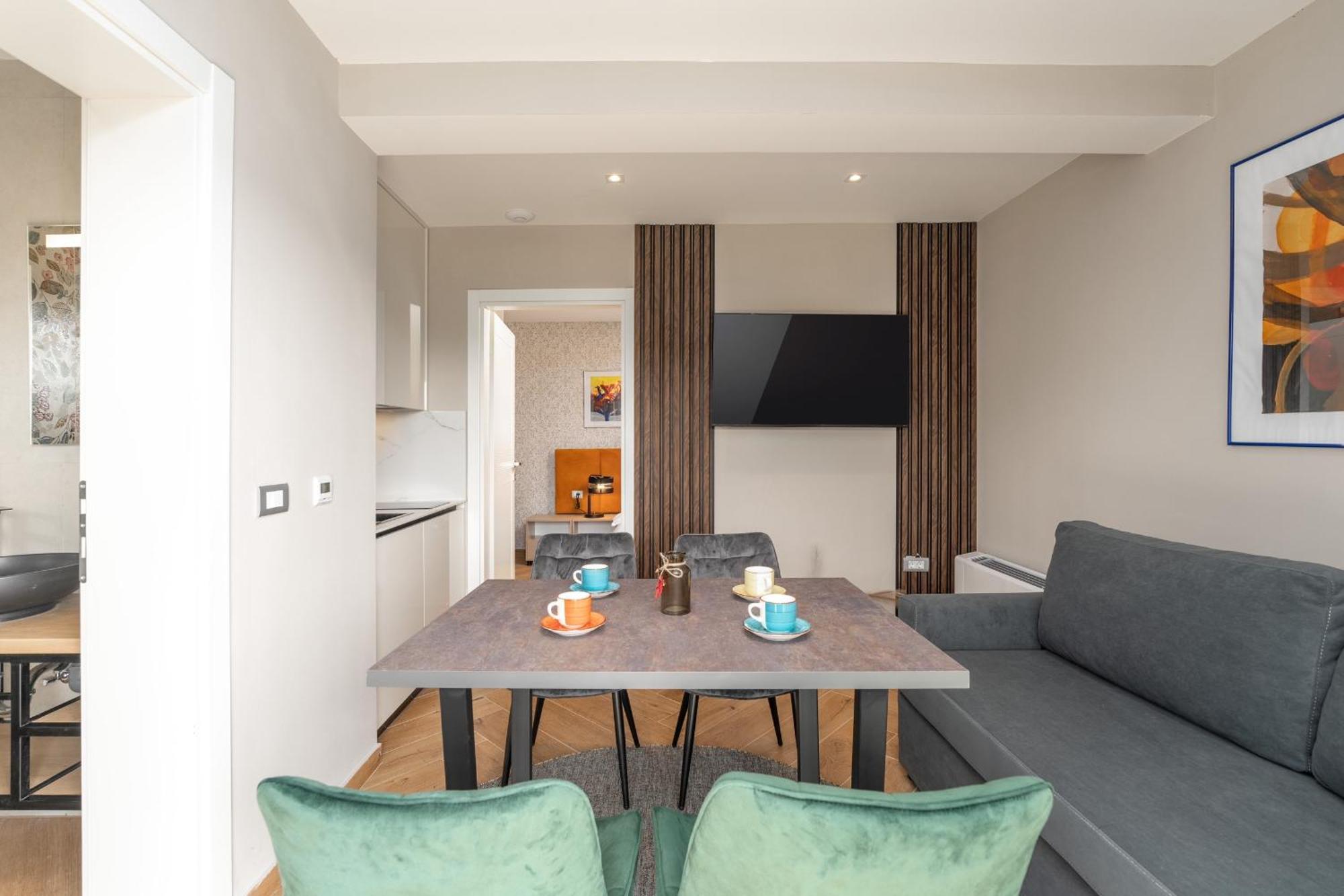 Larum Apartmens เวอร์ซาร์ ภายนอก รูปภาพ