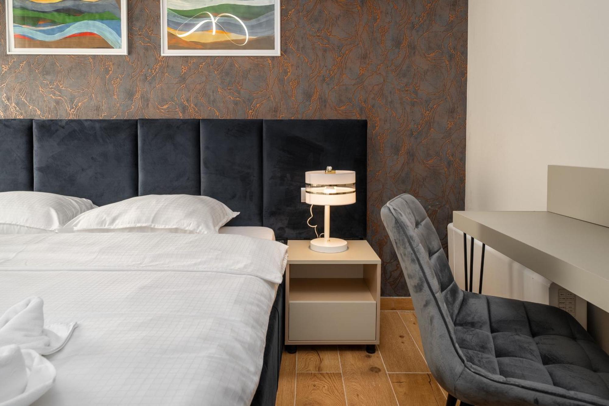 Larum Apartmens เวอร์ซาร์ ภายนอก รูปภาพ