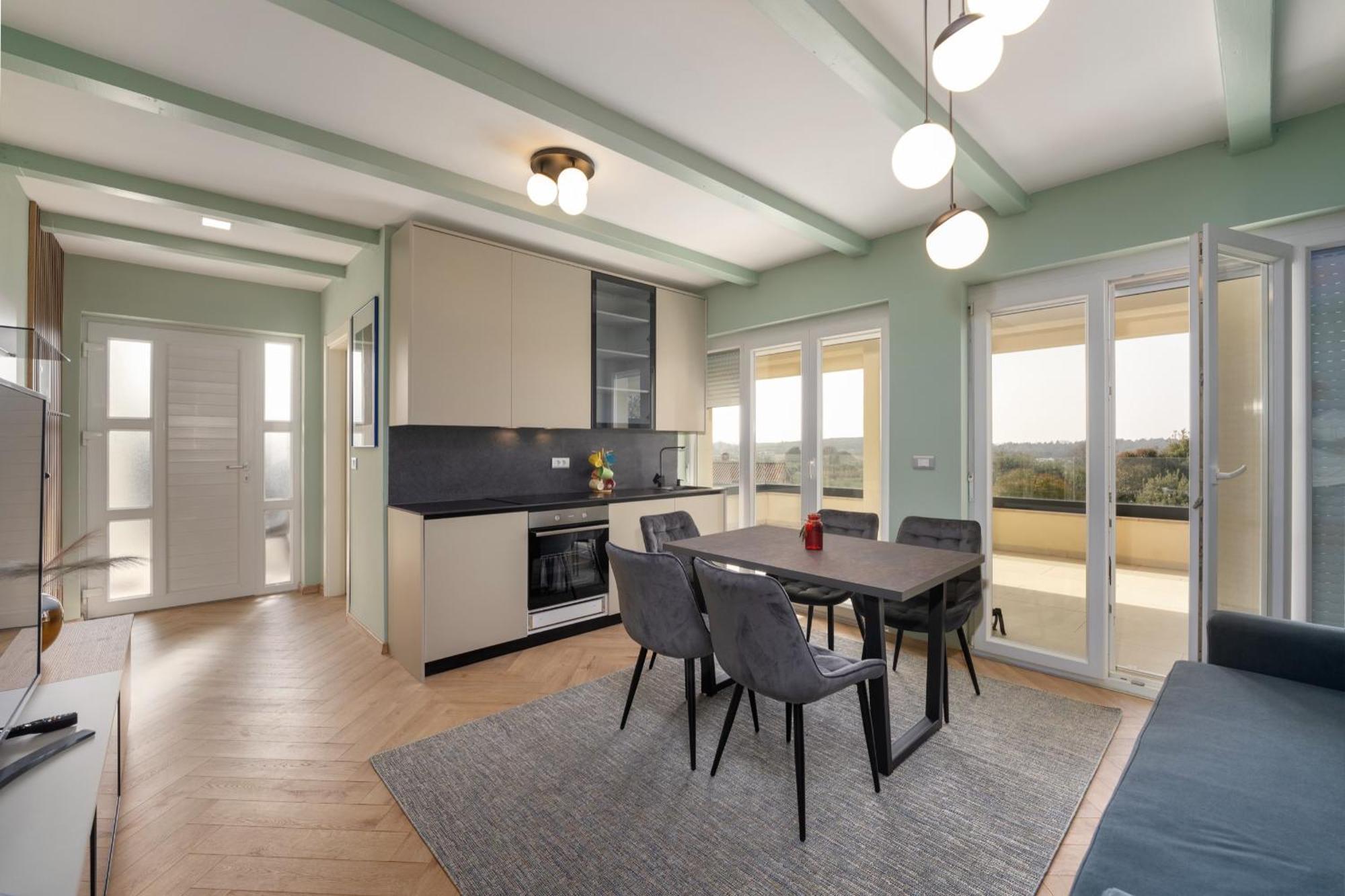 Larum Apartmens เวอร์ซาร์ ภายนอก รูปภาพ