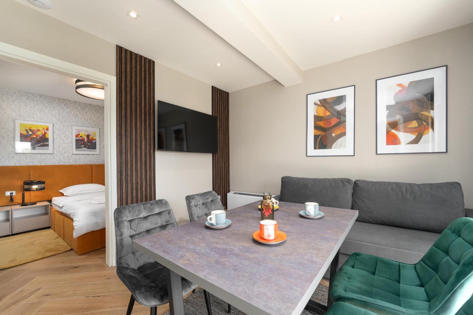 Larum Apartmens เวอร์ซาร์ ภายนอก รูปภาพ