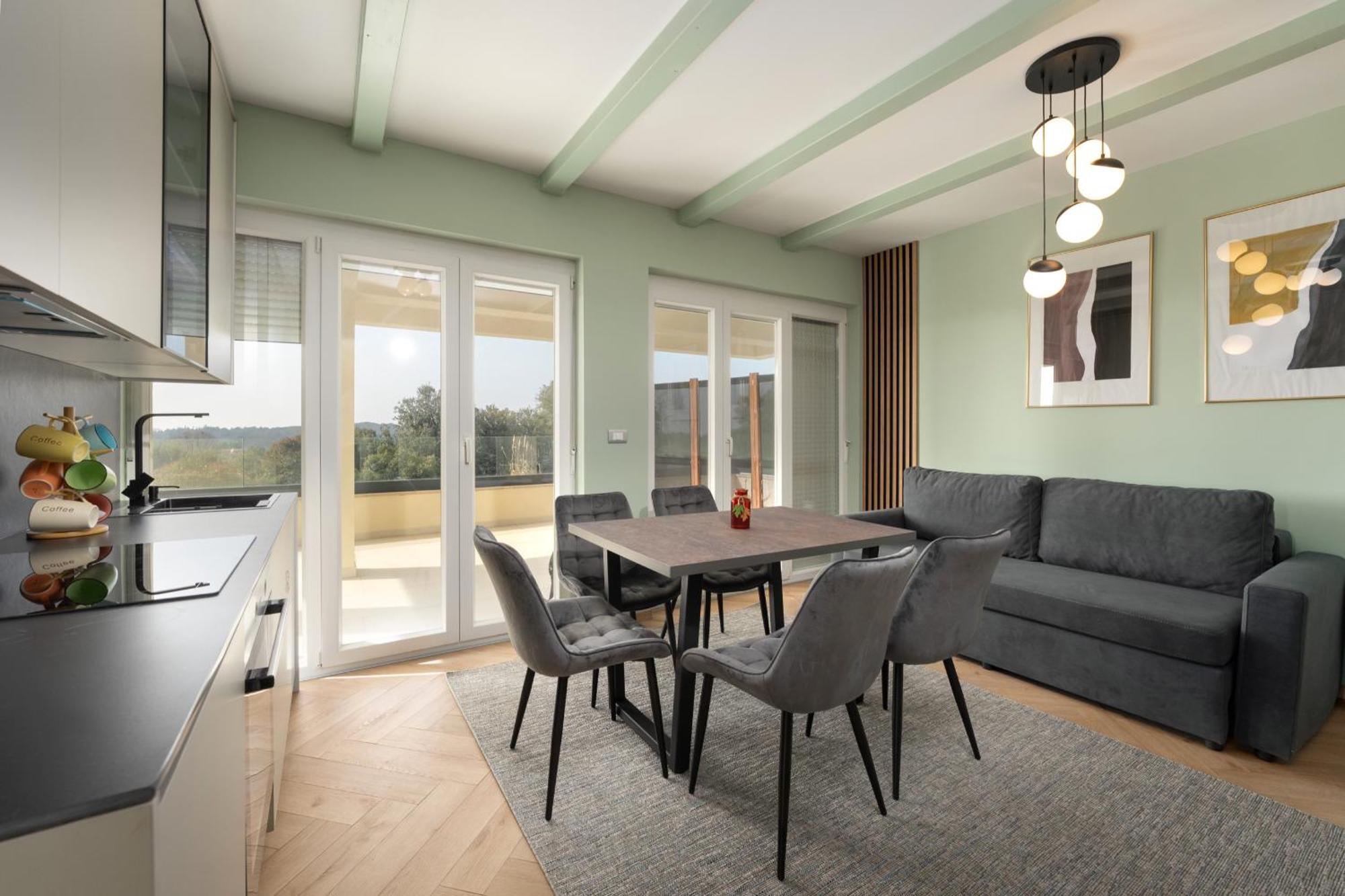 Larum Apartmens เวอร์ซาร์ ภายนอก รูปภาพ
